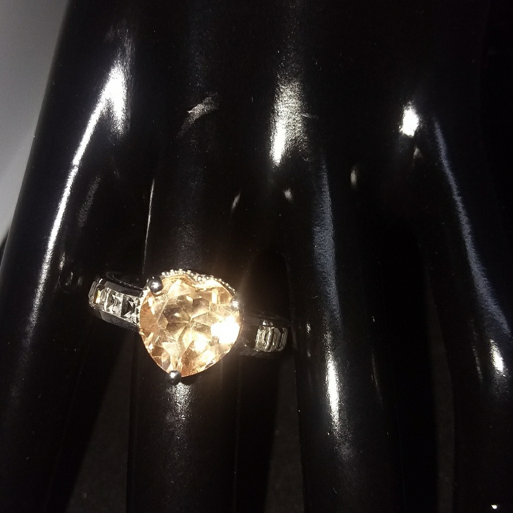 Black Friday deal-Heart Design Quartz Ring size10